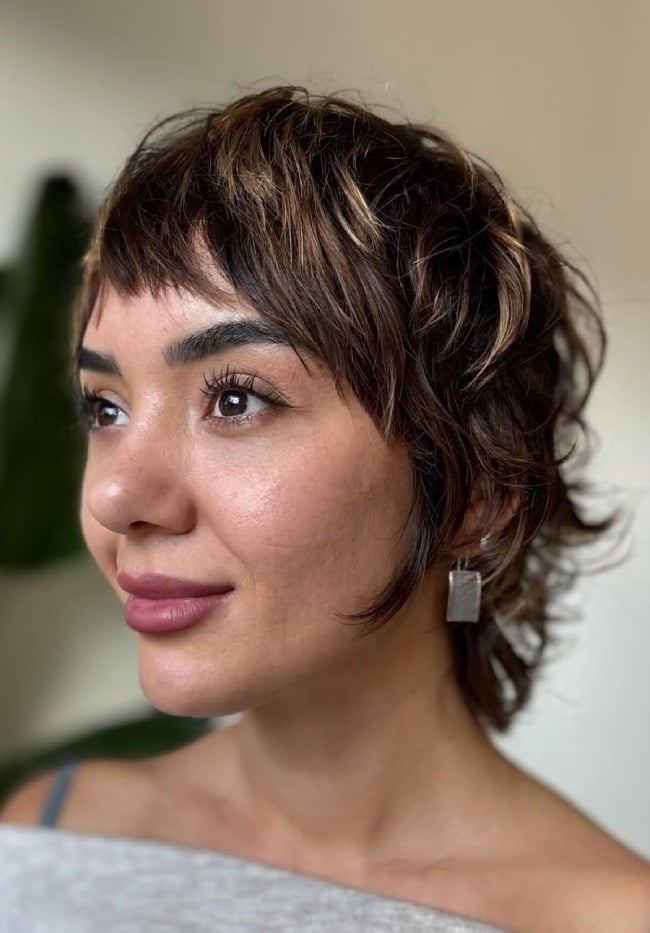 Chin Length Mullet With Warm Highlights Chin Length Mullet With Warm Highlights — Simple Mullet Hairstyles