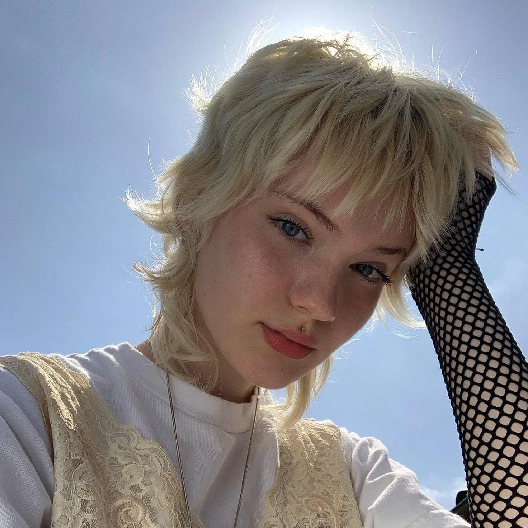 Blonde Mullet With Wispy Bangs Blonde Mullet With Wispy Bangs — Simple Mullet Hairstyles