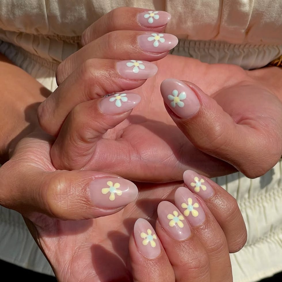 Medium Oval Pink With Pastel Flowers Medium Oval Pink With Pastel Flowers — Simple Nail Art Inspo