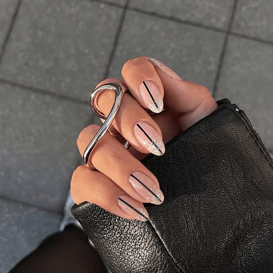Medium Almond Nude With Black Lines Glitter Medium Almond Nude With Black Lines Glitter — Simple Nail Art Inspo