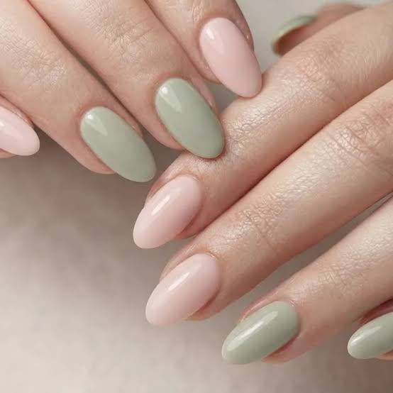 Medium Oval Pale Pink Mint Green Color Block Medium Oval Pale Pink Mint Green Color Block — Simple Nail Art Inspo