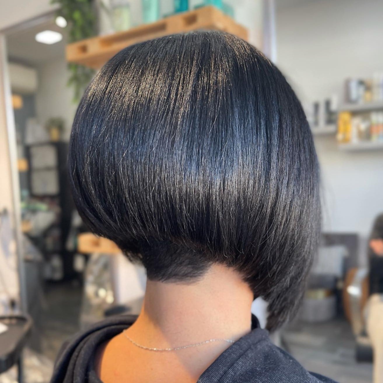 Black Bob Sharp Collarbone Line Black Bob Sharp Collarbone Line — Simple Pixie Bob