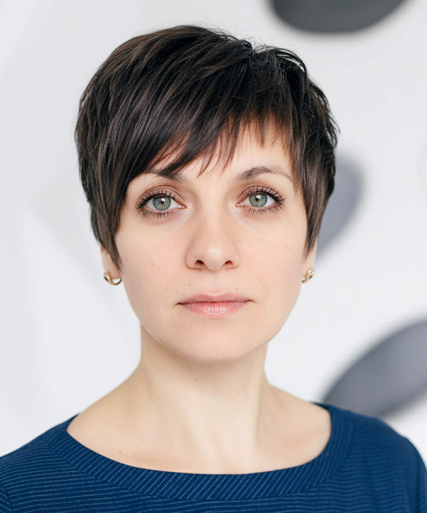 Dark Blonde Pixie With Textured Layers — Simple Pixie Hairstyles
