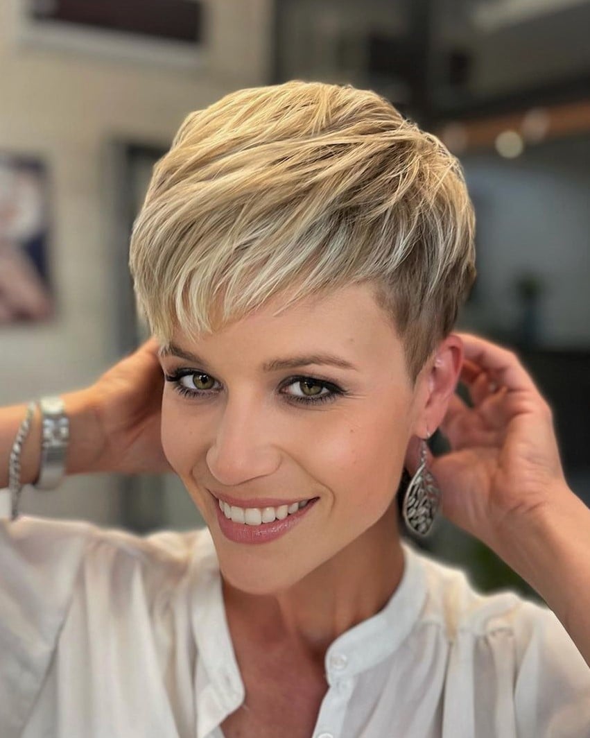 Textured Platinum Pixie With Side Swept Bangs — Simple Pixie Hairstyles