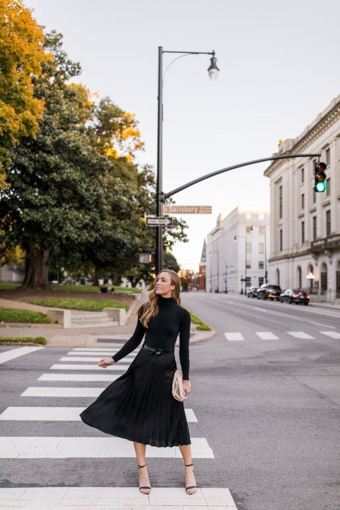 Black Pleated Midi Skirt with Turtleneck and Strappy Heels Black Pleated Midi Skirt with Turtleneck and Strappy Heels — Simple Pleated Skirt Outfits
