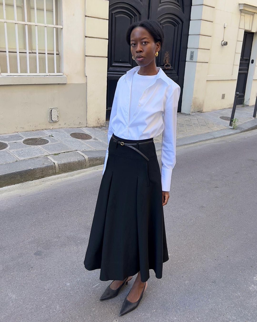 Black Pleated Midi Skirt with White Button-Down Shirt, Close-Up Take Black Pleated Midi Skirt with White Button-Down Shirt, Close-Up Take — Simple Pleated Skirt Outfits