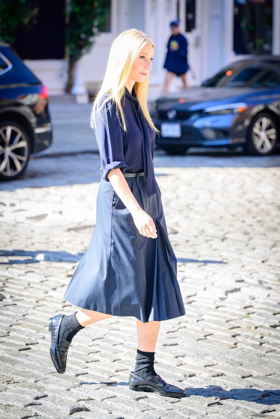Navy Pleated Midi Skirt with Collared Blouse and Loafers Navy Pleated Midi Skirt with Collared Blouse and Loafers — Simple Pleated Skirt Outfits