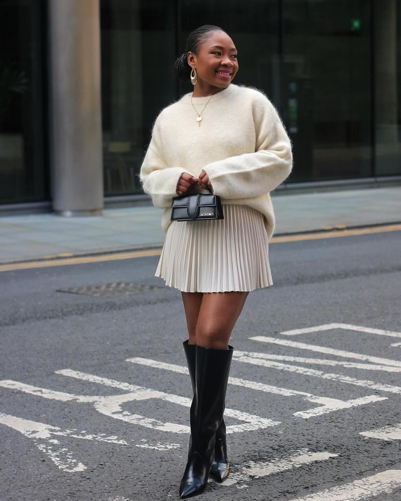 Cream Oversized Sweater with Light Beige Pleated Mini, Close-Up Take Cream Oversized Sweater with Light Beige Pleated Mini, Close-Up Take — Simple Pleated Skirt Outfits