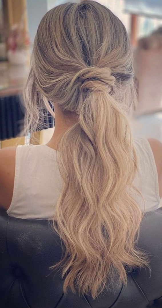 Mid-Back Ponytail Twisted Detail Ash Blonde, Layers — Simple Pony Hairstyles