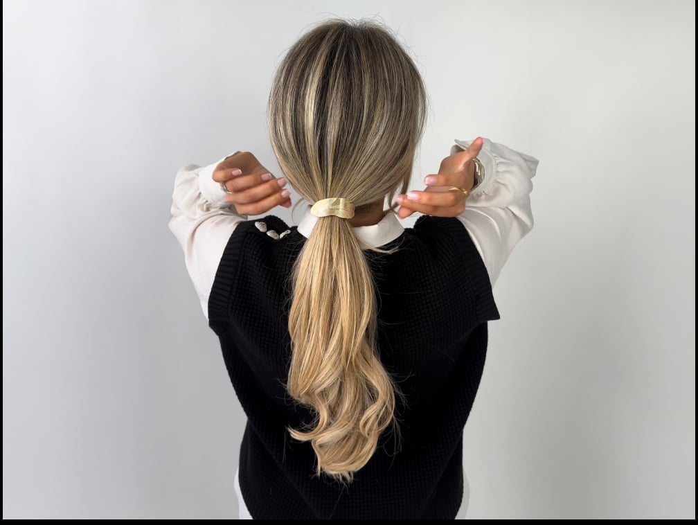 High Ponytail Wavy Blonde Highlights — Simple Pony Hairstyles