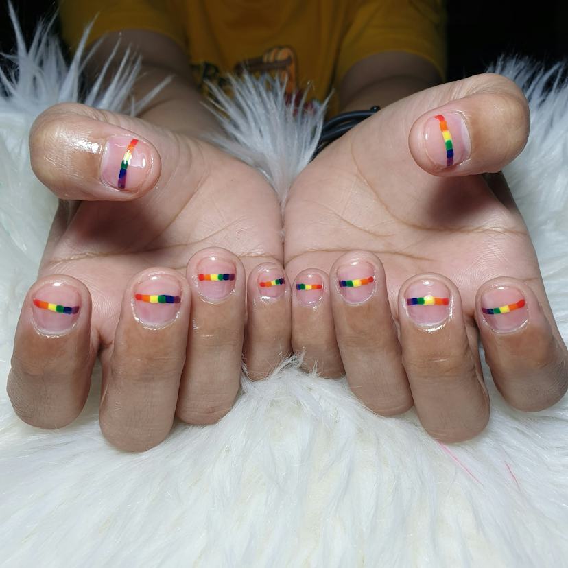 Minimalist Rainbow Cuticle Line Short Square Nails Minimalist Rainbow Cuticle Line Short Square Nails — Simple Rainbow Nails