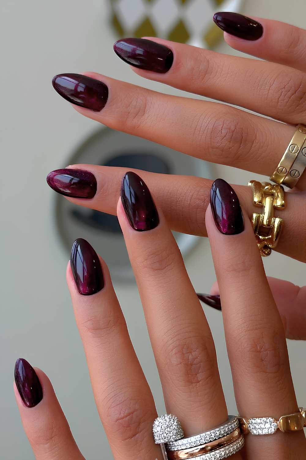 Burgundy Velvet Cat-Eye Long Almond Nails Burgundy Velvet Cat-Eye Long Almond Nails — Simple Red and Black Nails