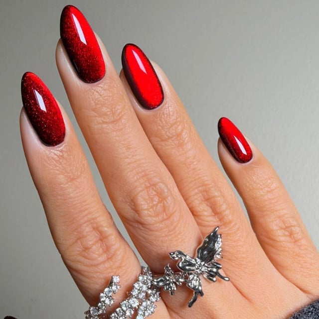Black to Red Gradient Cat-Eye Oval Nails Black to Red Gradient Cat-Eye Oval Nails — Simple Red and Black Nails