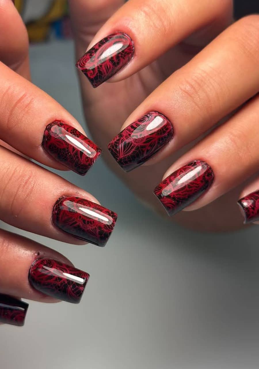 Deep Red with Black Lace Pattern Short Square Nails Deep Red with Black Lace Pattern Short Square Nails — Simple Red and Black Nails