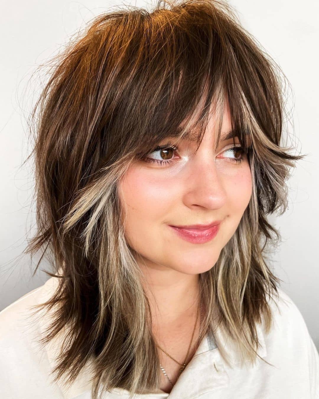 Collarbone Shag Dark Brown With Blonde Highlights Collarbone Shag Dark Brown With Blonde Highlights — Simple Shag Hairstyles