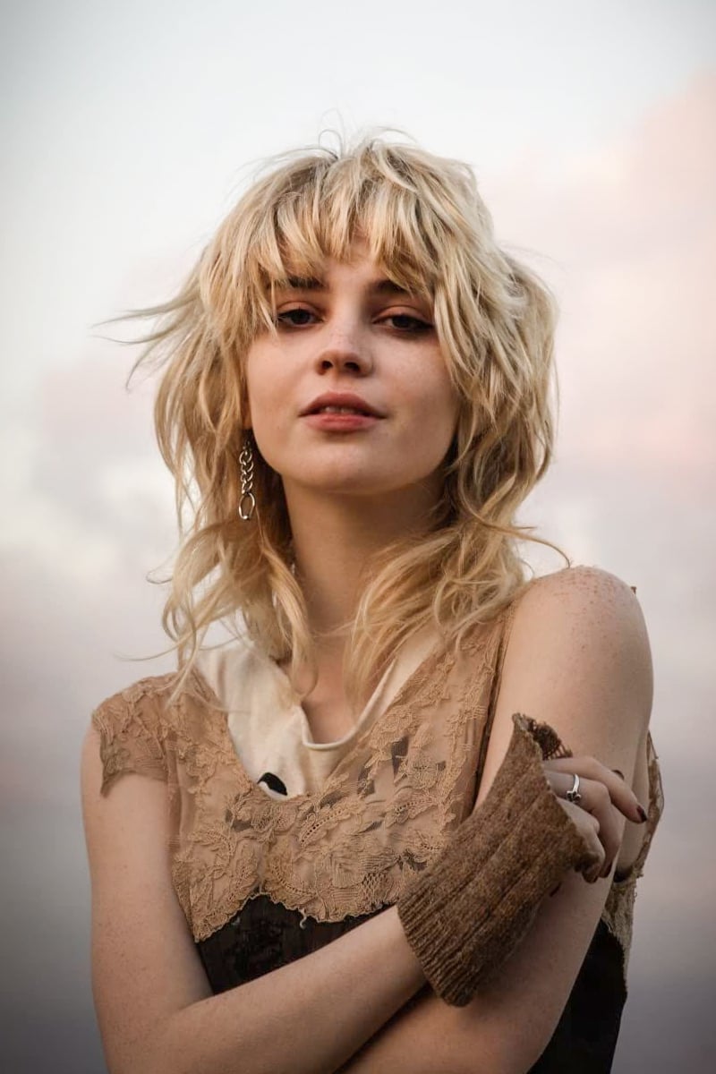 Fine Ash Blonde Shag With Loose Blowout Fine Ash Blonde Shag With Loose Blowout — Simple Shag Hairstyles