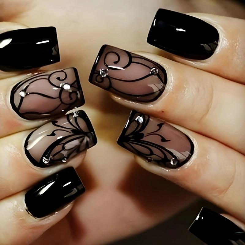 Short Rounded Square Black Lace Swirl Rhinestone Nails Short Rounded Square Black Lace Swirl Rhinestone Nails — Simple Short Black Nails
