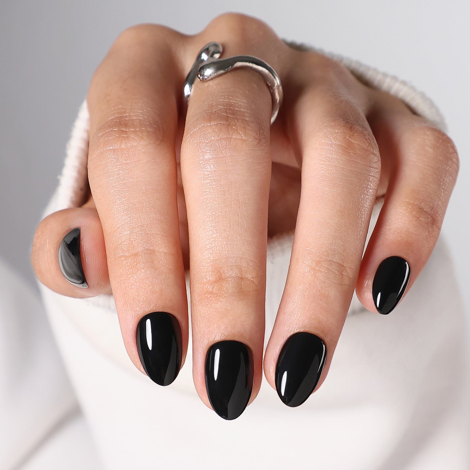High Gloss Black Short Almond Nails High Gloss Black Short Almond Nails — Simple Short Black Nails