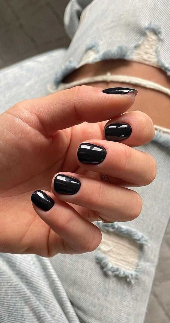 Opaque Black Short Oval High Gloss Nails Opaque Black Short Oval High Gloss Nails — Simple Short Black Nails