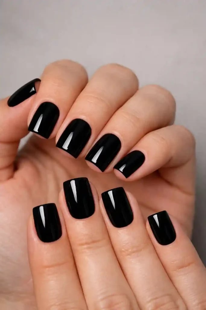 Glossy Black Short Almond Nails Glossy Black Short Almond Nails — Simple Short Black Nails