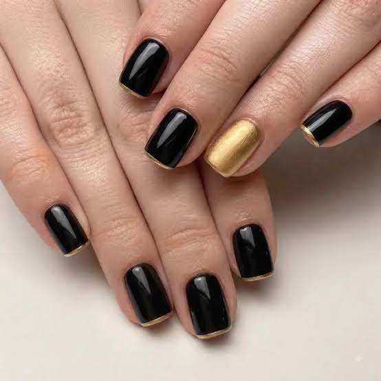 Short Rounded Square Black Gold French Tip Accent Nails Short Rounded Square Black Gold French Tip Accent Nails — Simple Short Black Nails