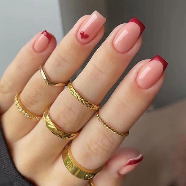 Red Heart Accent French Tip Short Square Nails Red Heart Accent French Tip Short Square Nails — Simple Short French Tip Nails