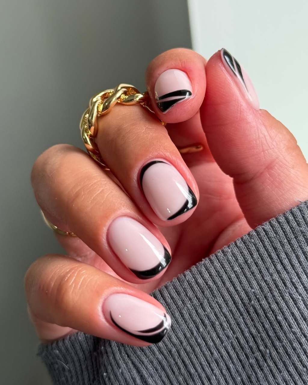 Abstract Black Line Art French Tip Short Round Nails Abstract Black Line Art French Tip Short Round Nails — Simple Short French Tip Nails