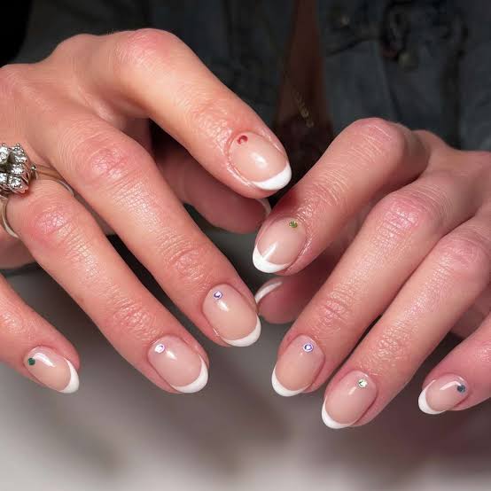 Rhinestone Accent French Tip Soft Square Nails Rhinestone Accent French Tip Soft Square Nails — Simple Short French Tip Nails