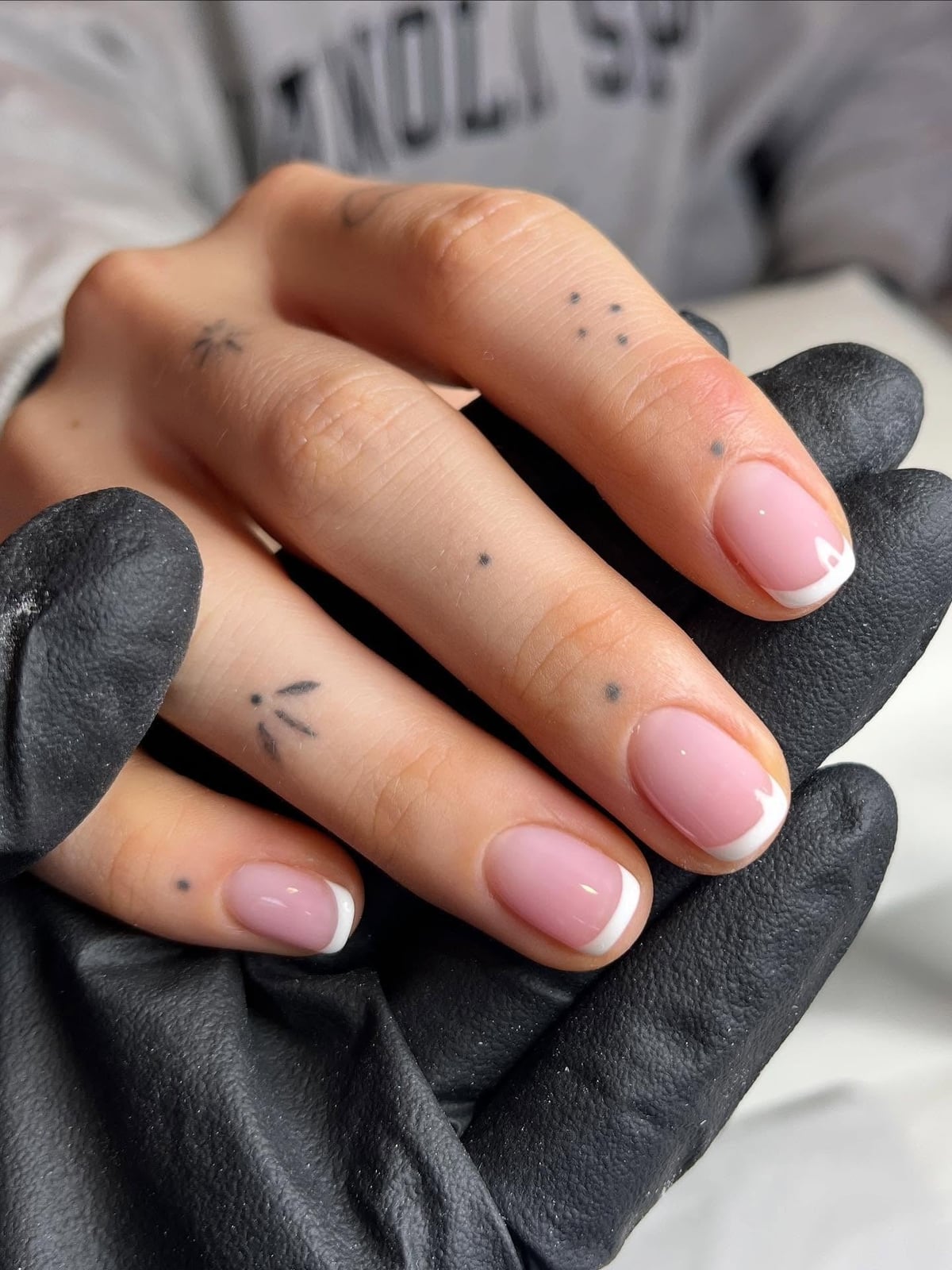 Sheer Nude Classic White French Tip Short Oval Nails Sheer Nude Classic White French Tip Short Oval Nails — Simple Short French Tip Nails