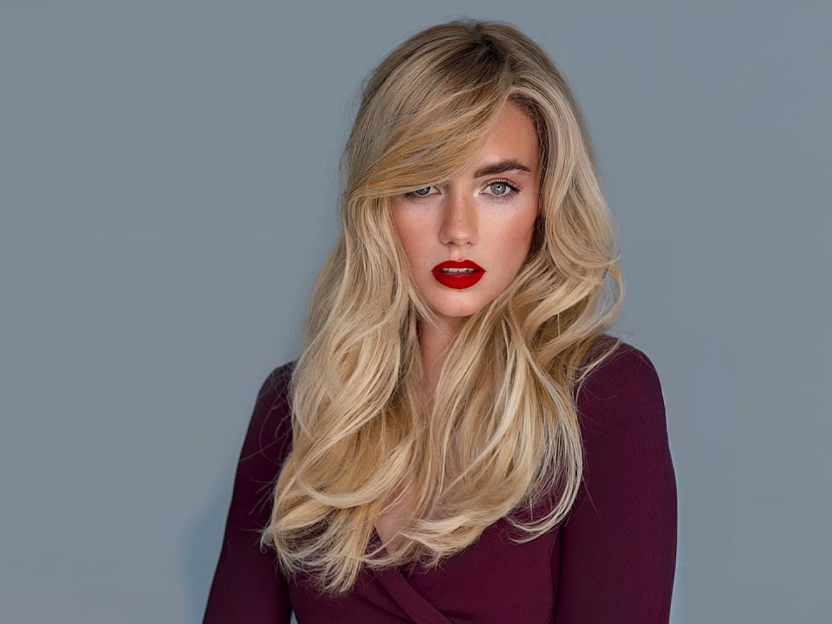 Long Bright Blonde Hair With Loose Waves Long Bright Blonde Hair With Loose Waves — Simple Side Swept Bangs