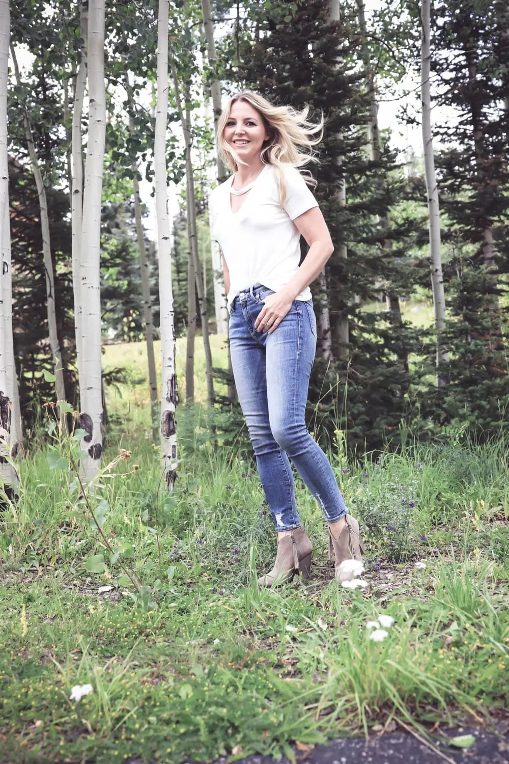 Distressed Skinny Jeans With V-Neck T-Shirt And Fringe Boots — Simple Skinny Jeans Outfits