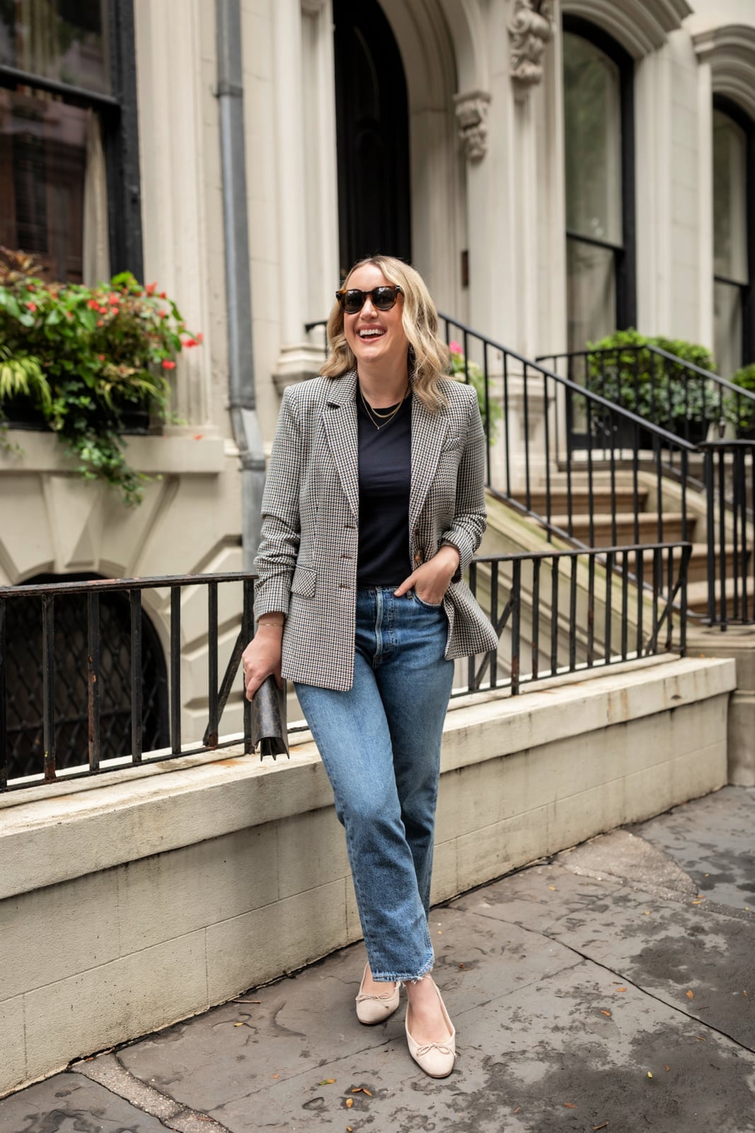 Houndstooth Blazer With Jeans And Ballet Flats Houndstooth Blazer With Jeans And Ballet Flats — Simple Smart Casual Outfits