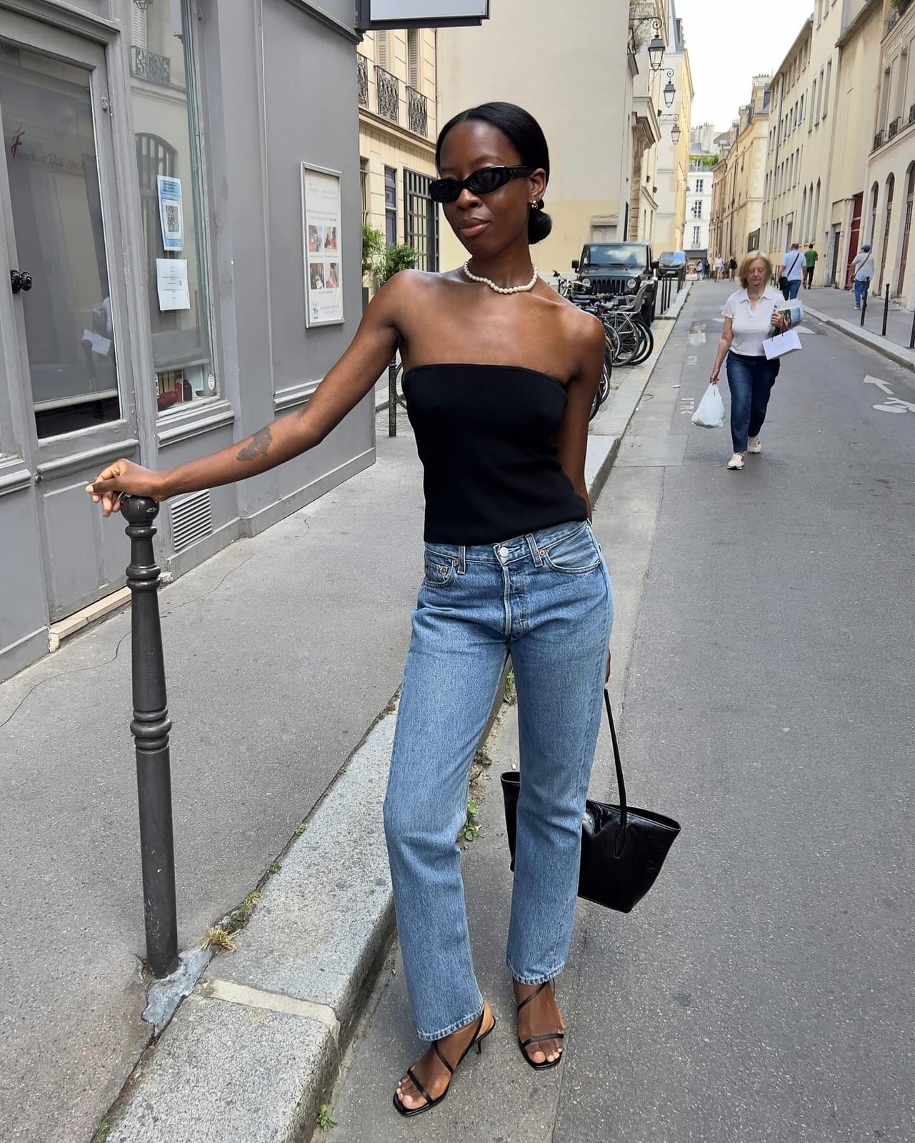 Denim Jeans With Strapless Tube Top And Pearls Denim Jeans With Strapless Tube Top And Pearls — Simple Smart Casual Outfits