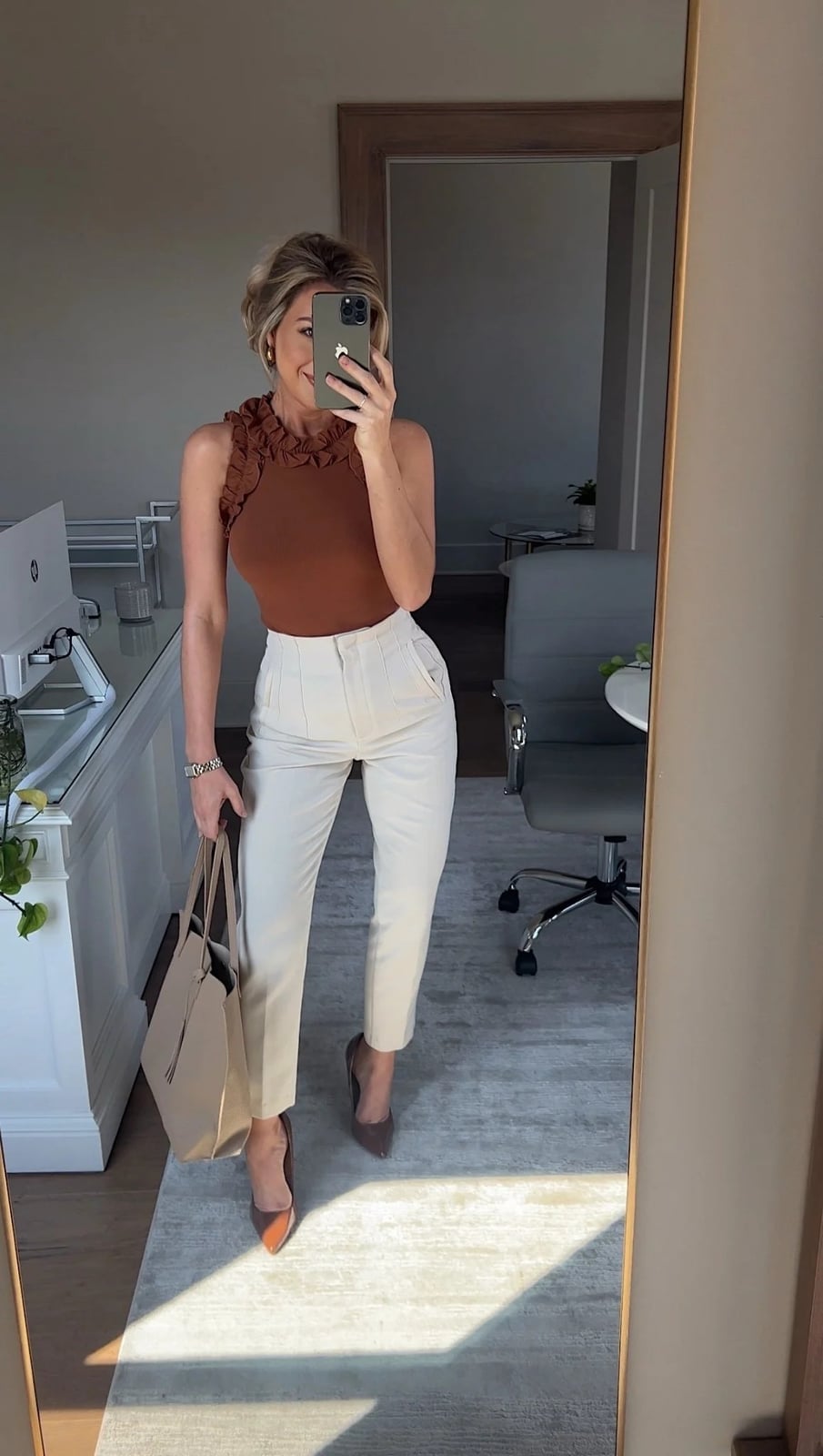Ruffled Top With Cream High-Waisted Trousers Ruffled Top With Cream High-Waisted Trousers — Simple Smart Casual Outfits
