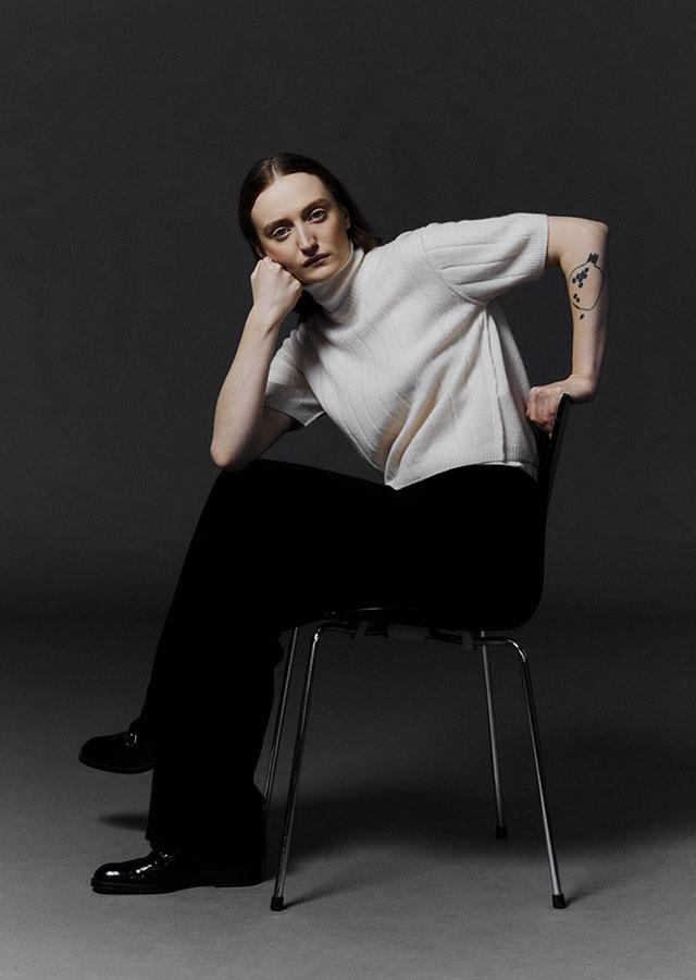 White Turtleneck With Black Wide-Leg Trousers White Turtleneck With Black Wide-Leg Trousers — Simple Smart Casual Outfits