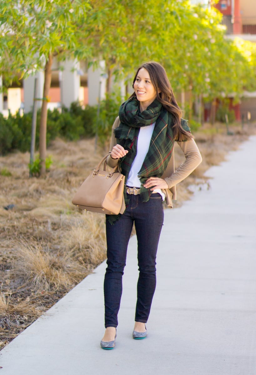 Tan Cardigan With Skinny Jeans And Plaid Scarf Tan Cardigan With Skinny Jeans And Plaid Scarf — Simple Smart Casual Outfits