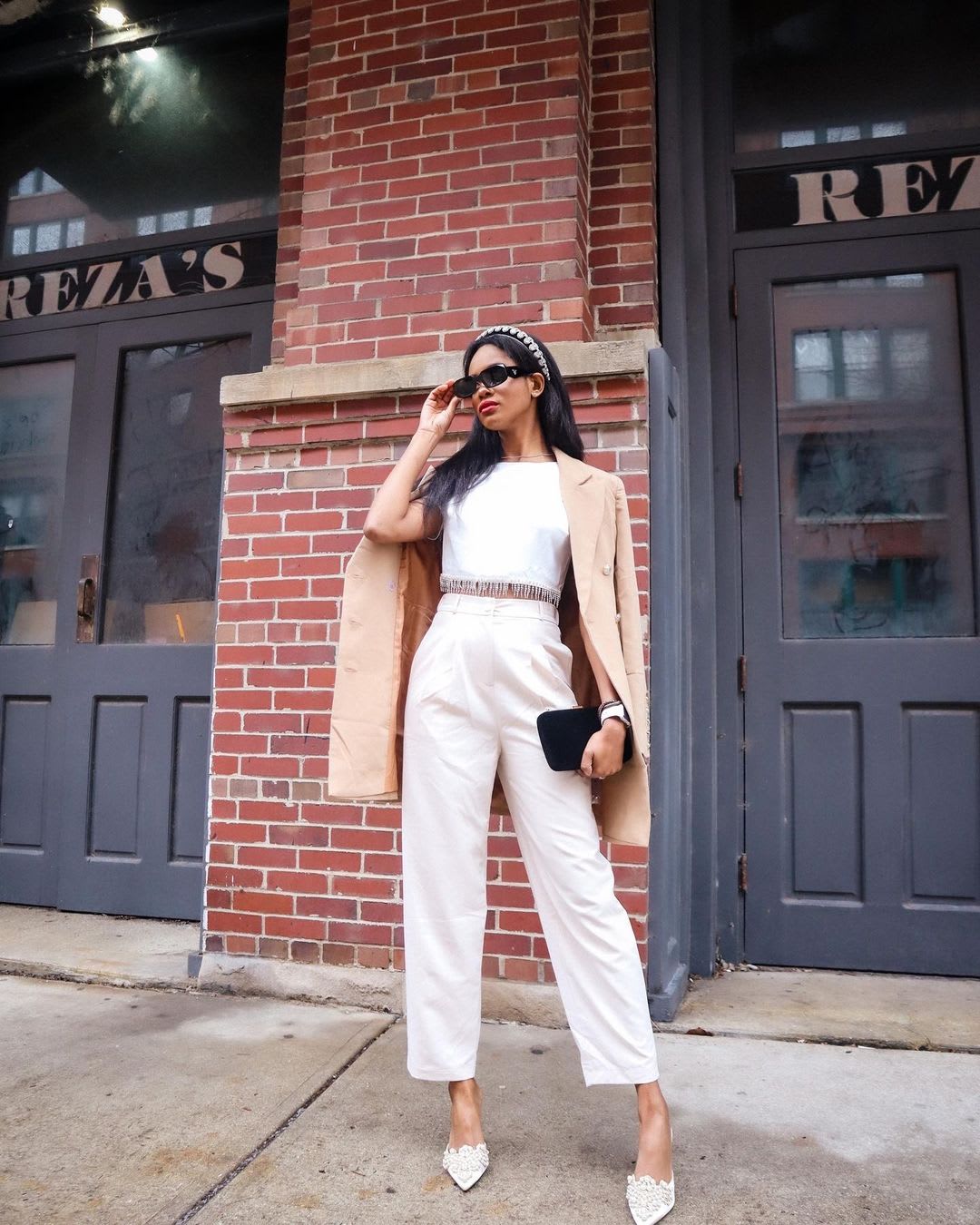 White Crop Top With Wide-Leg Trousers And Trench Coat White Crop Top With Wide-Leg Trousers And Trench Coat — Simple Smart Casual Outfits