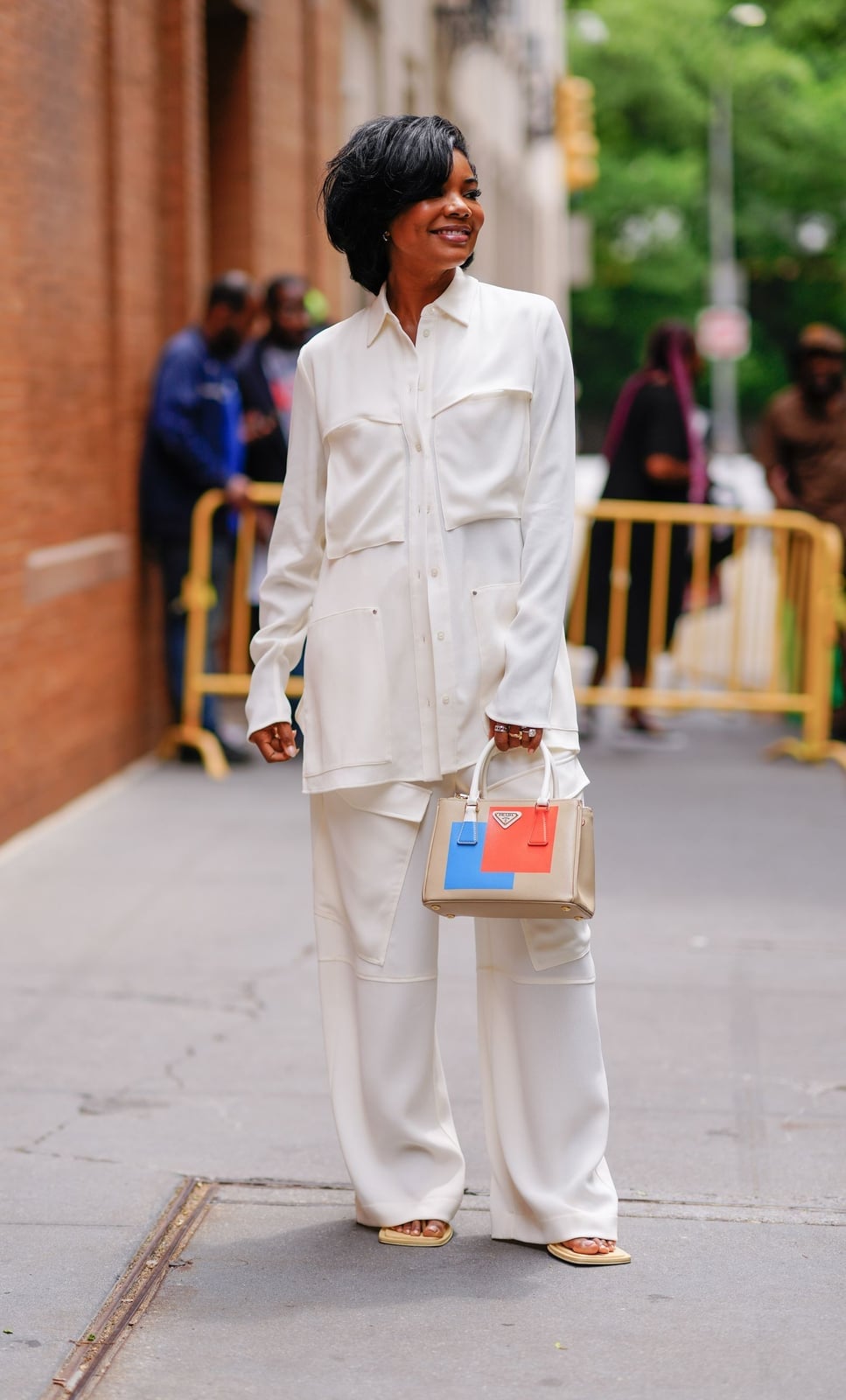All White Relaxed Fit Shirt And Wide-Leg Trousers All White Relaxed Fit Shirt And Wide-Leg Trousers — Simple Smart Casual Outfits