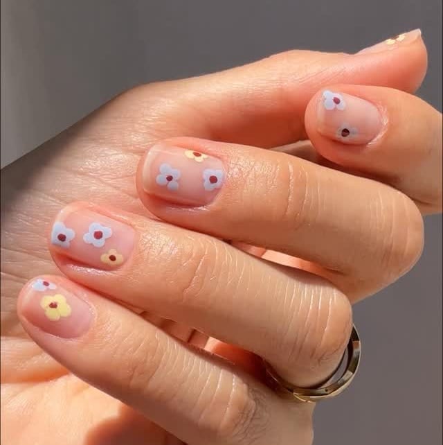 Floral Motif Short Squoval Nails Floral Motif Short Squoval Nails — Simple Squoval Nails