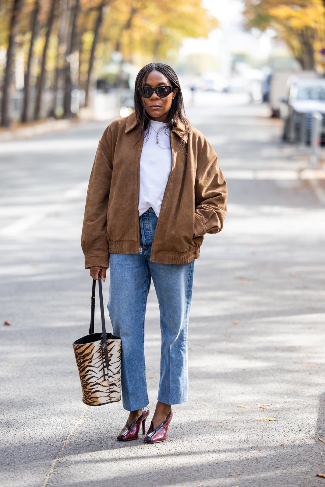 Tiger Print Bag Adds Flair to Jean Outfit Tiger Print Bag Adds Flair to Jean Outfit — Simple Straight Leg Jeans Outfits