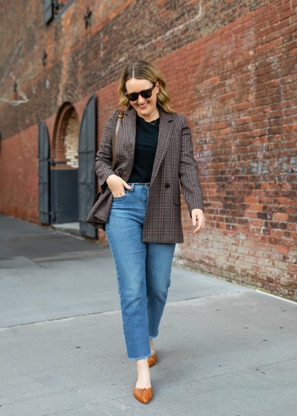 Plaid Blazer Adds Polish to Light Wash Jeans Plaid Blazer Adds Polish to Light Wash Jeans — Simple Straight Leg Jeans Outfits