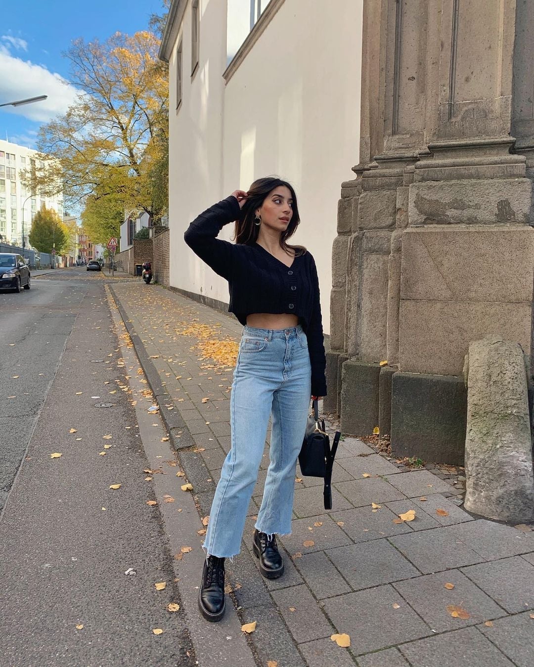 Cropped Cardigan With High Waist Straight Leg Jeans Cropped Cardigan With High Waist Straight Leg Jeans — Simple Straight Leg Jeans Outfits