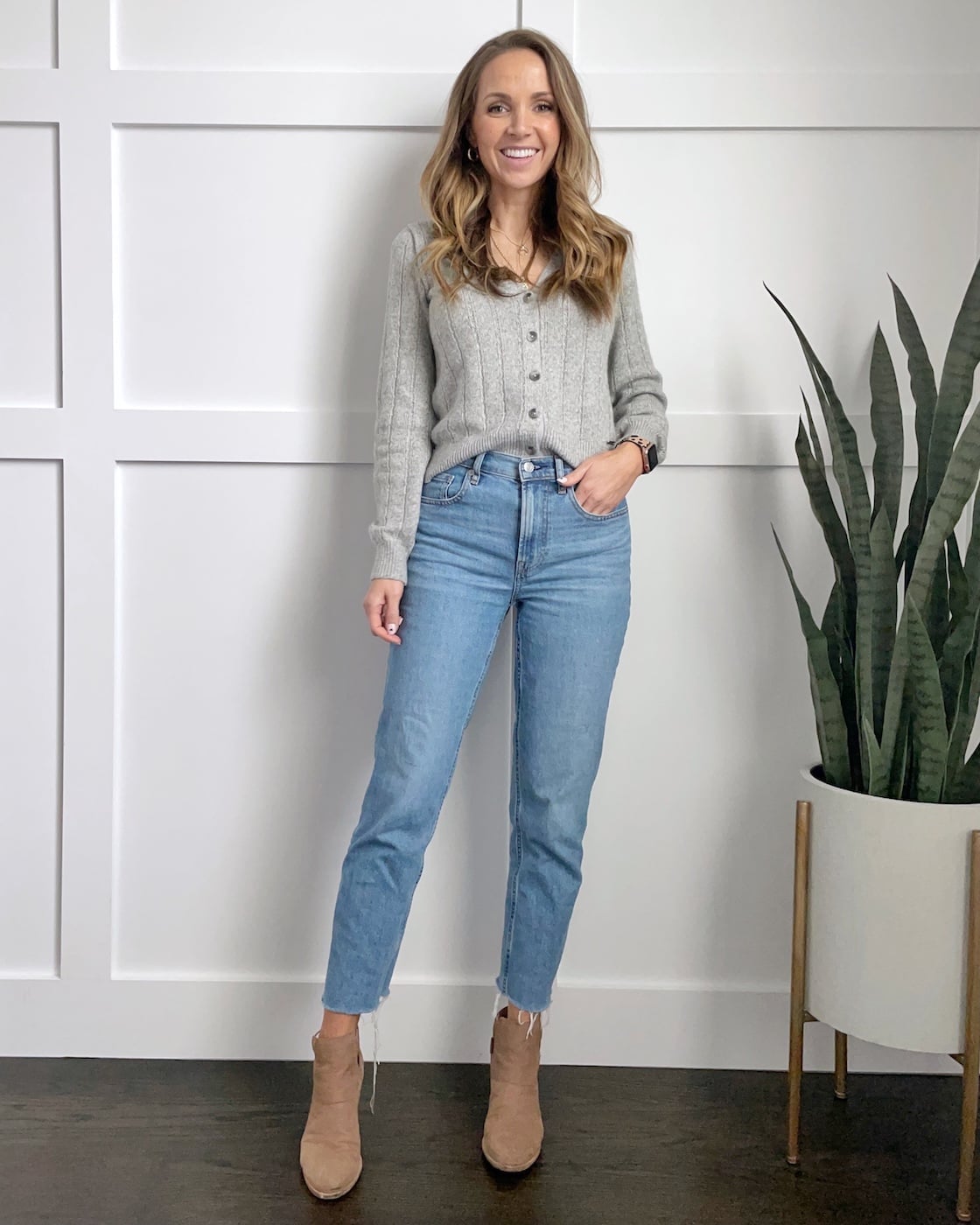 Ribbed Cardigan With Light Wash Straight Leg Jeans Ribbed Cardigan With Light Wash Straight Leg Jeans — Simple Straight Leg Jeans Outfits