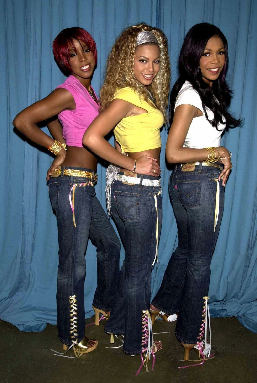 Low Rise Flare Jeans with Decorative Details for a 2000s Party Low Rise Flare Jeans with Decorative Details for a 2000s Party — Trendy 2000s Outfits Party
