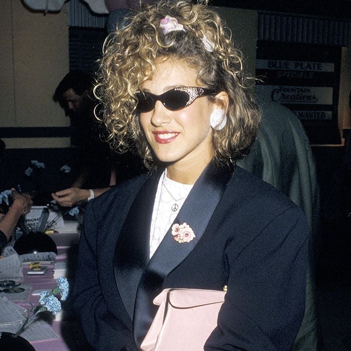 Oversized Black Blazer with Satin Lapels and Pink Clutch Oversized Black Blazer with Satin Lapels and Pink Clutch — Trendy 80s Party Outfit
