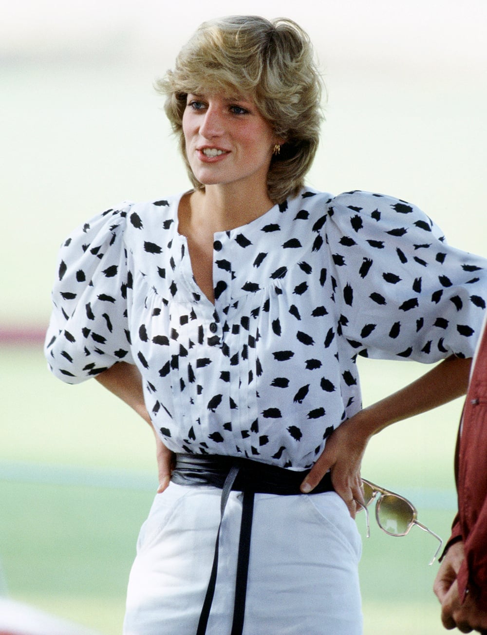 Dalmatian-print Blouse with Puffy Sleeves and White Trousers Dalmatian-print Blouse with Puffy Sleeves and White Trousers — Trendy 80s Party Outfit