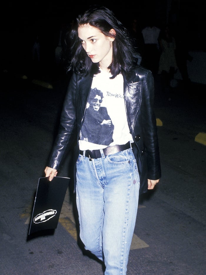 Black Leather Blazer Over a White Graphic T-Shirt and Jeans — Trendy 90s Style