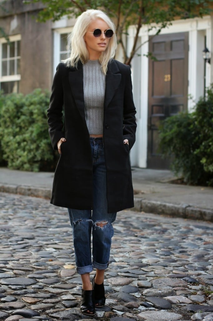 Black Oversized Blazer Over Ripped Jeans — Trendy 90s Style