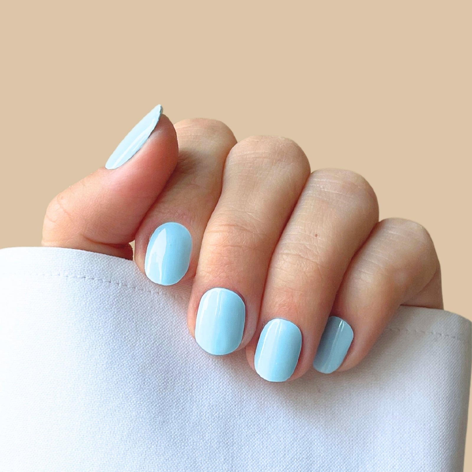Short Oval Solid Light Blue Nails — Trendy Baby Blue Nails