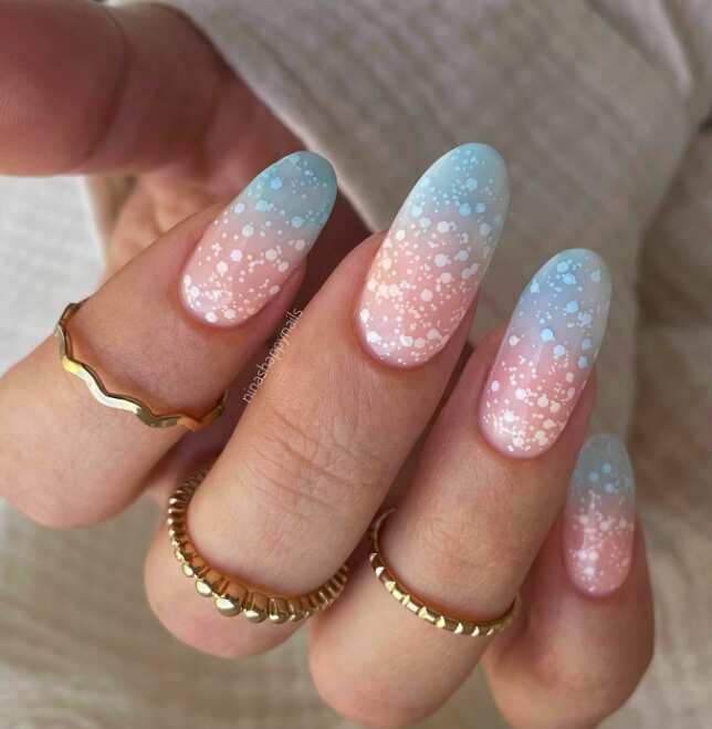 Short Oval Ombre With Speckled Dots — Trendy Baby Blue Nails